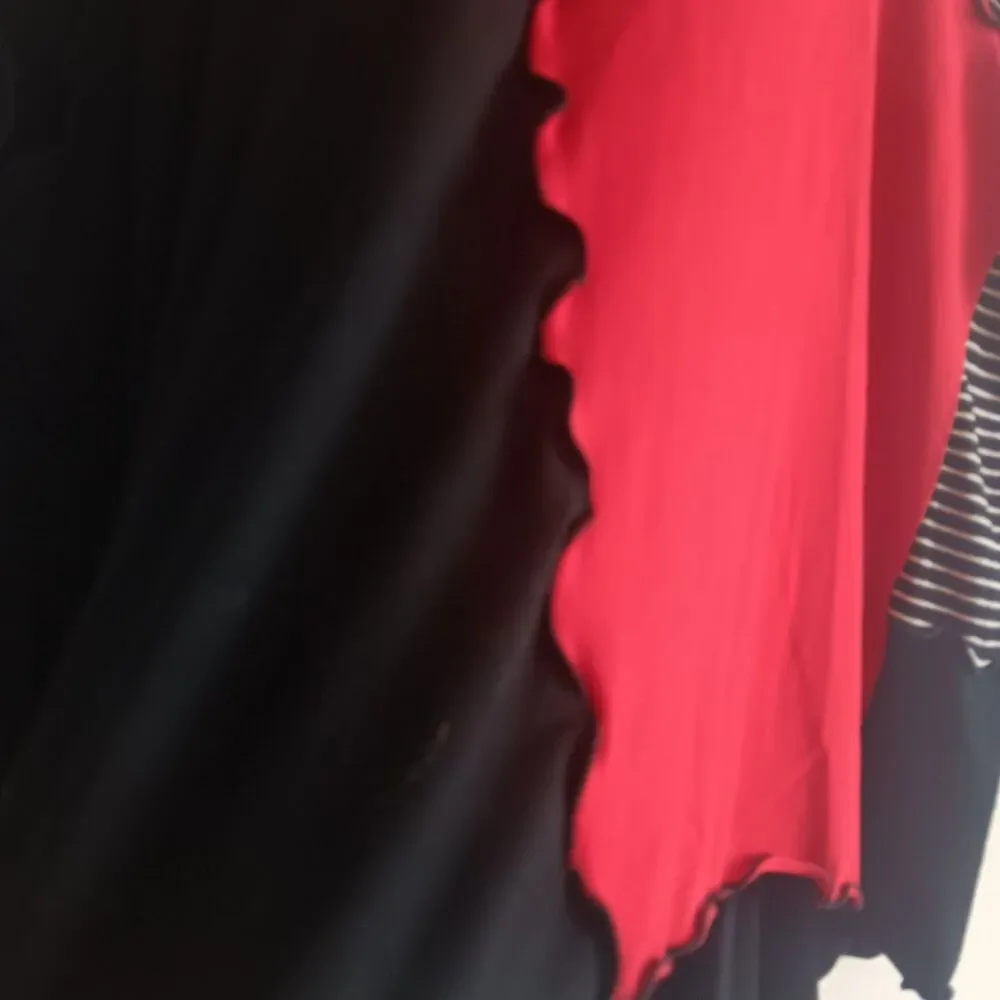 Sondra Sardis‎ Black Red Lettuce Hem Vest Top Patchwork Mixed Artsy Size Small